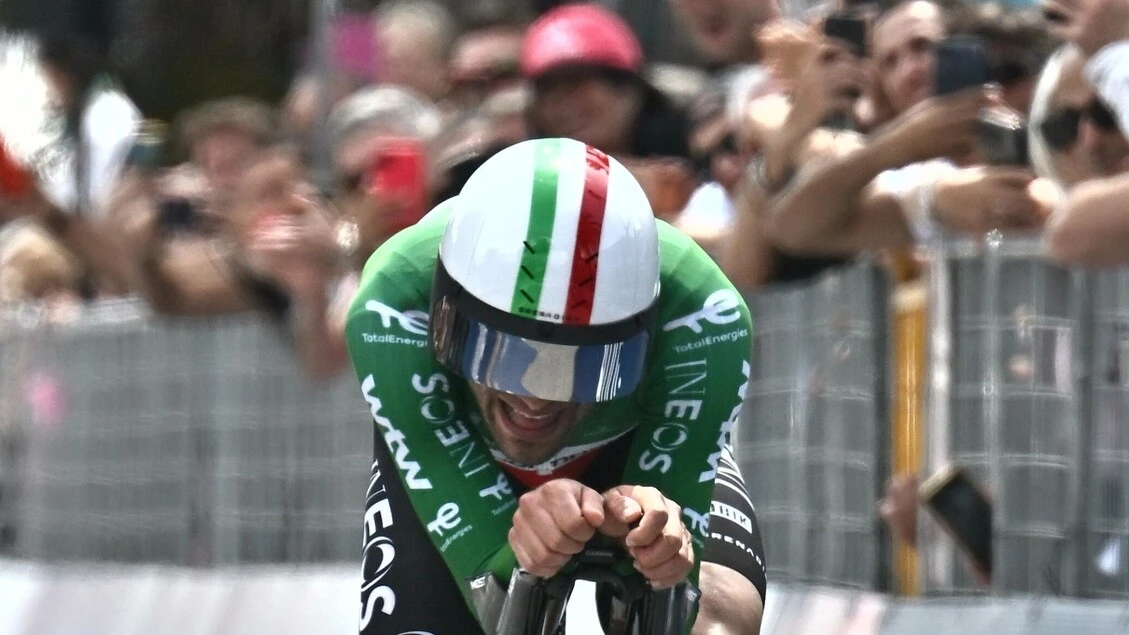 Giro: Ganna vince la 10/a tappa a cronometro