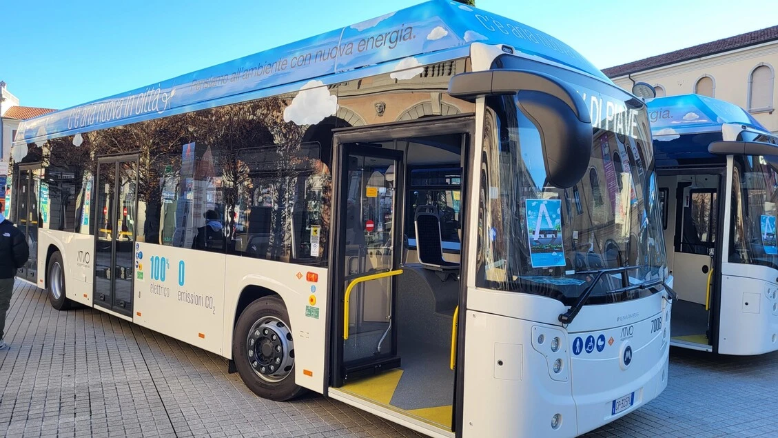 Studente si addormenta in bus e salta la fermata, multa da 58 euro pur con abbonamento