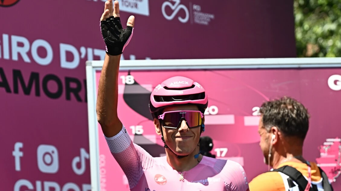 Giro: Eulalio arriva a oltre 13' da Bettiol ma resta in rosa