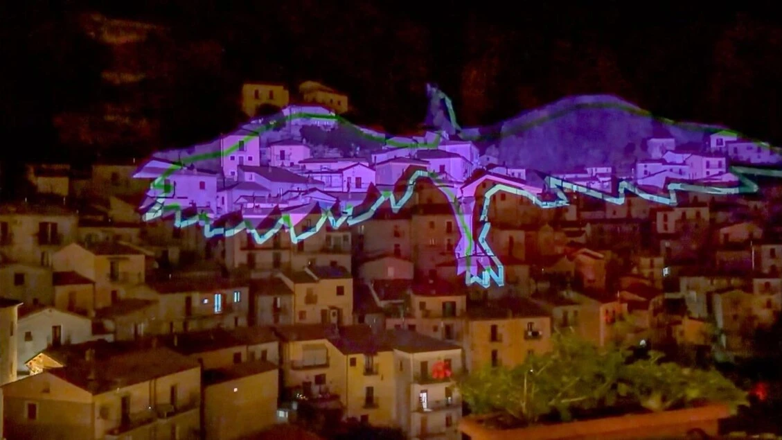 A Castelmezzano le opere di luce illuminano le Dolomiti lucane