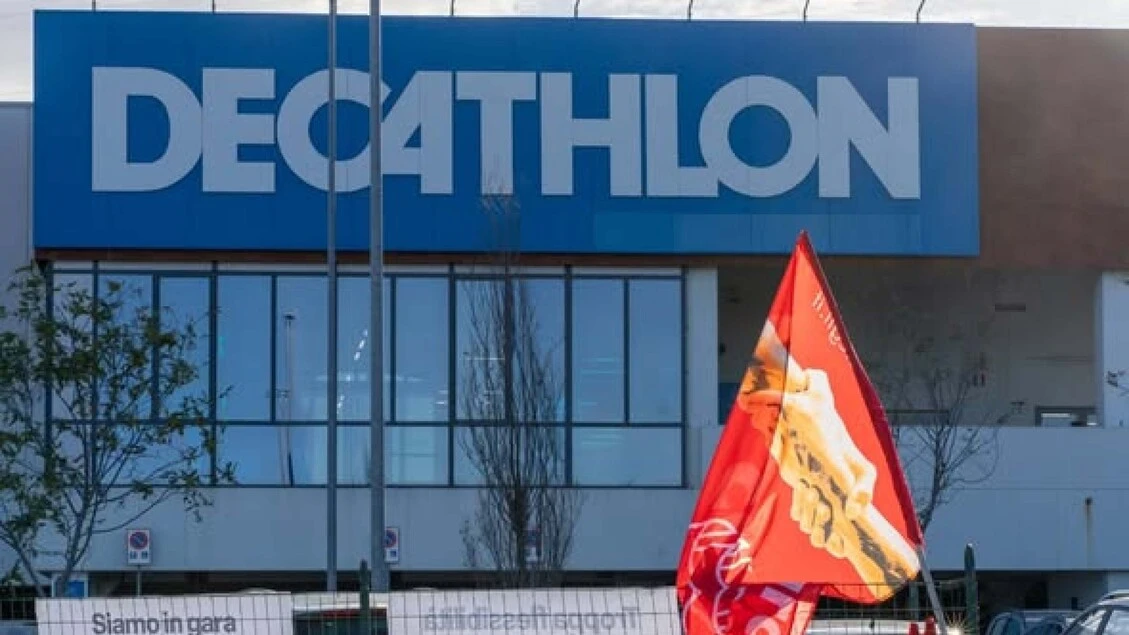 Caldo in negozio, sciopero di due giorni al Decathlon nel Chietino