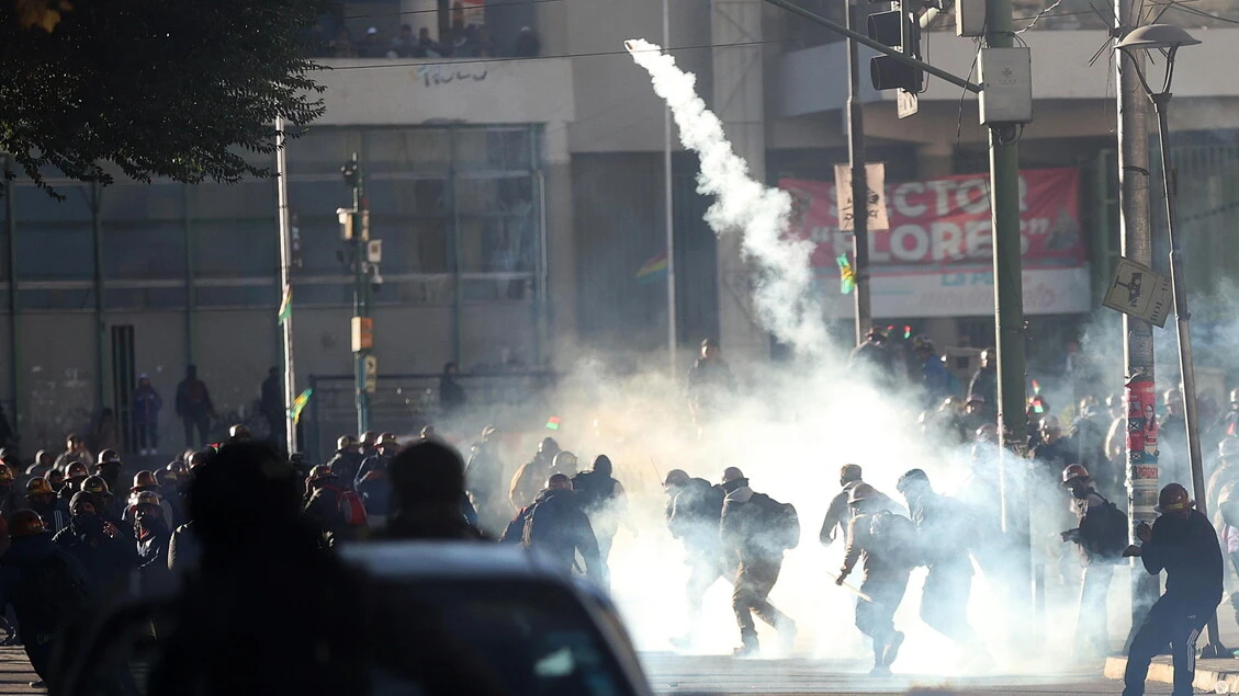 Bolivia, proteste e blocchi assediano La Paz: governo sempre più fragile