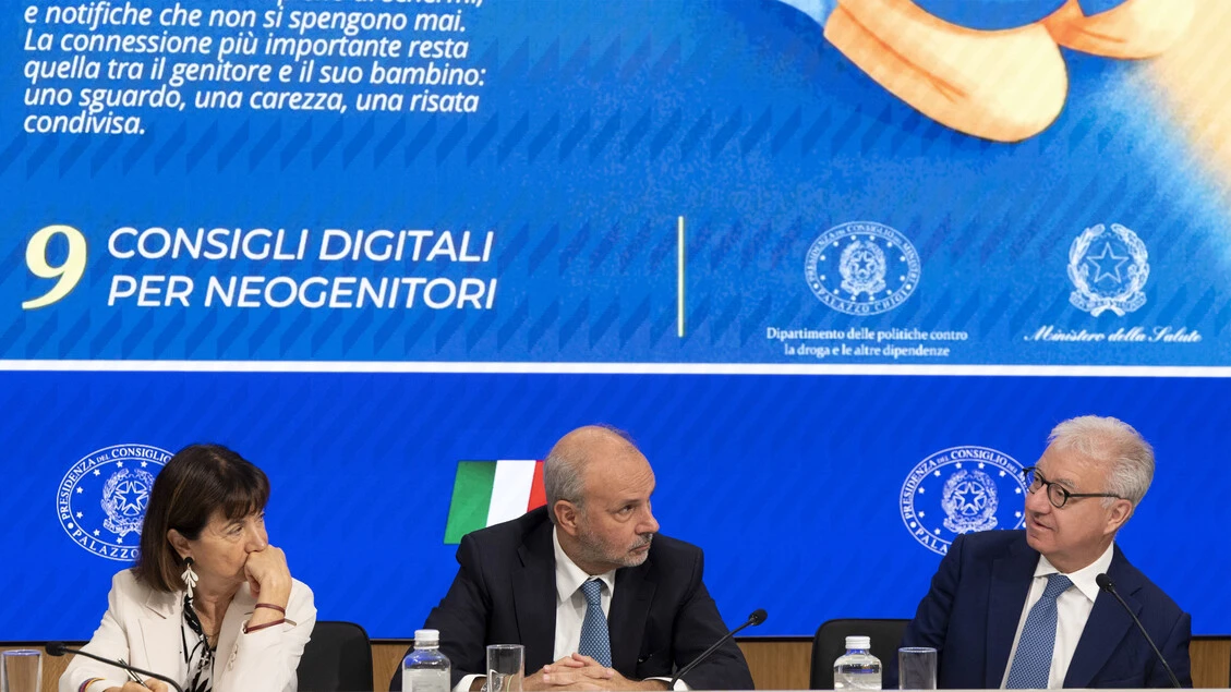 'Non è mai troppo presto!' campagna su rischi dipendenza dai social