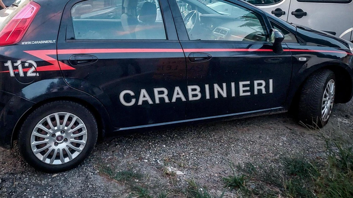 Operaio di 25 anni muore incastrato in un macchinario
