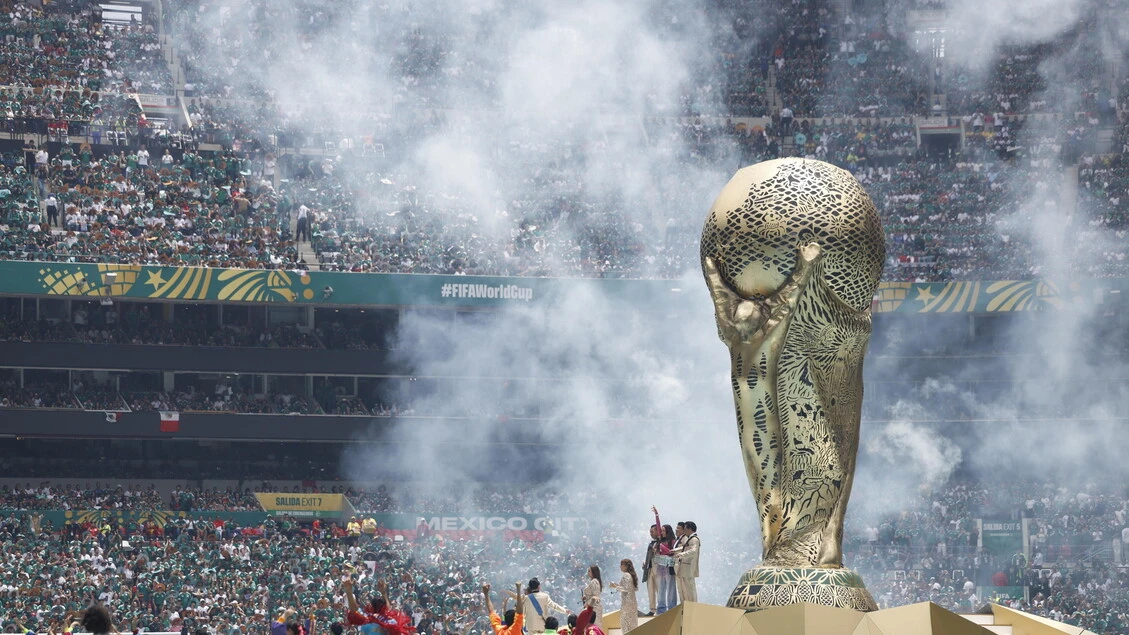 Da Shakira a Bocelli, si accende lo stadio Azteca