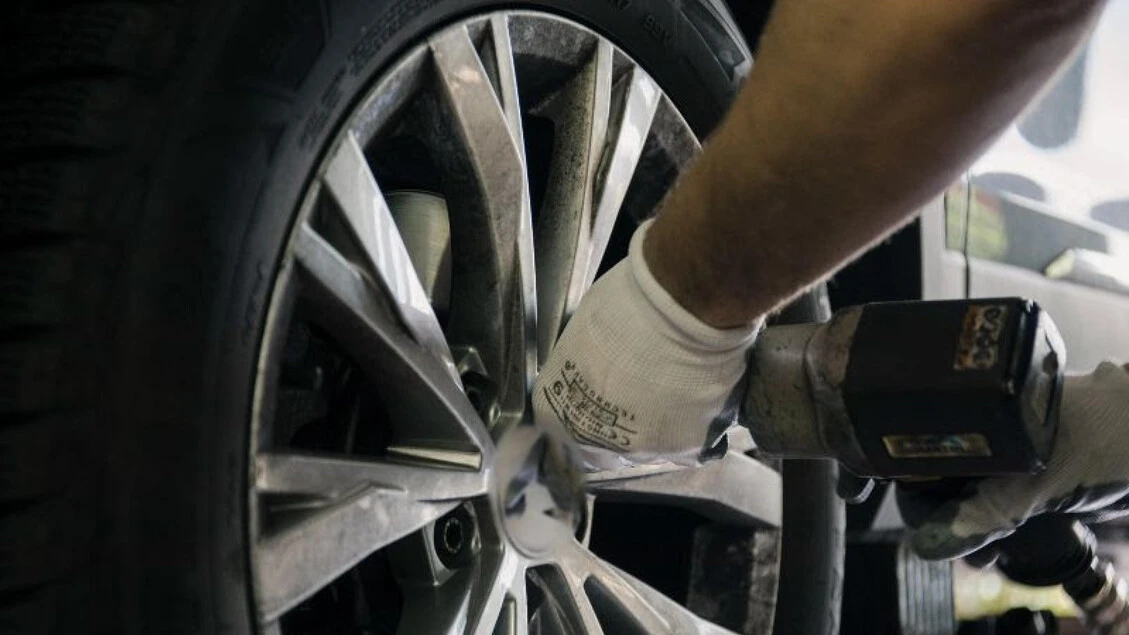 Cambio gomme, dal 15 aprile si torna agli pneumatici estivi