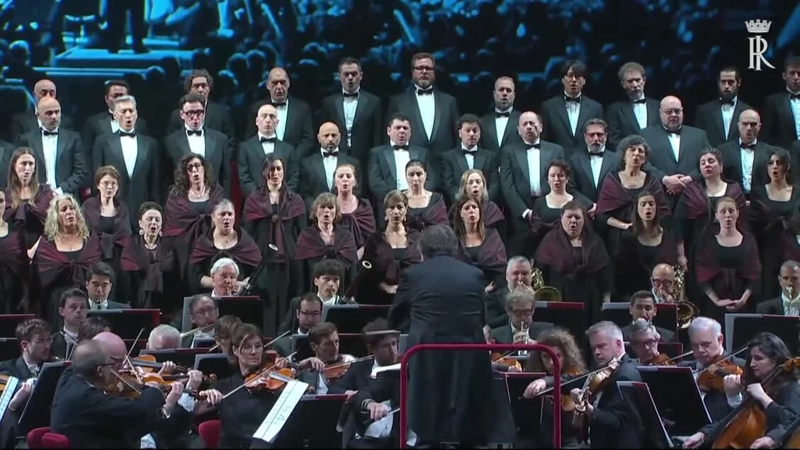 Nabucco incanta la Scala per gli 80 anni dalla ricostruzione del Teatro