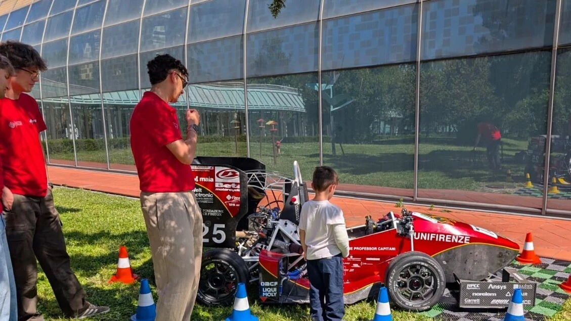 Una monoposto al Meyer, i piccoli pazienti incontrano Firenze race team