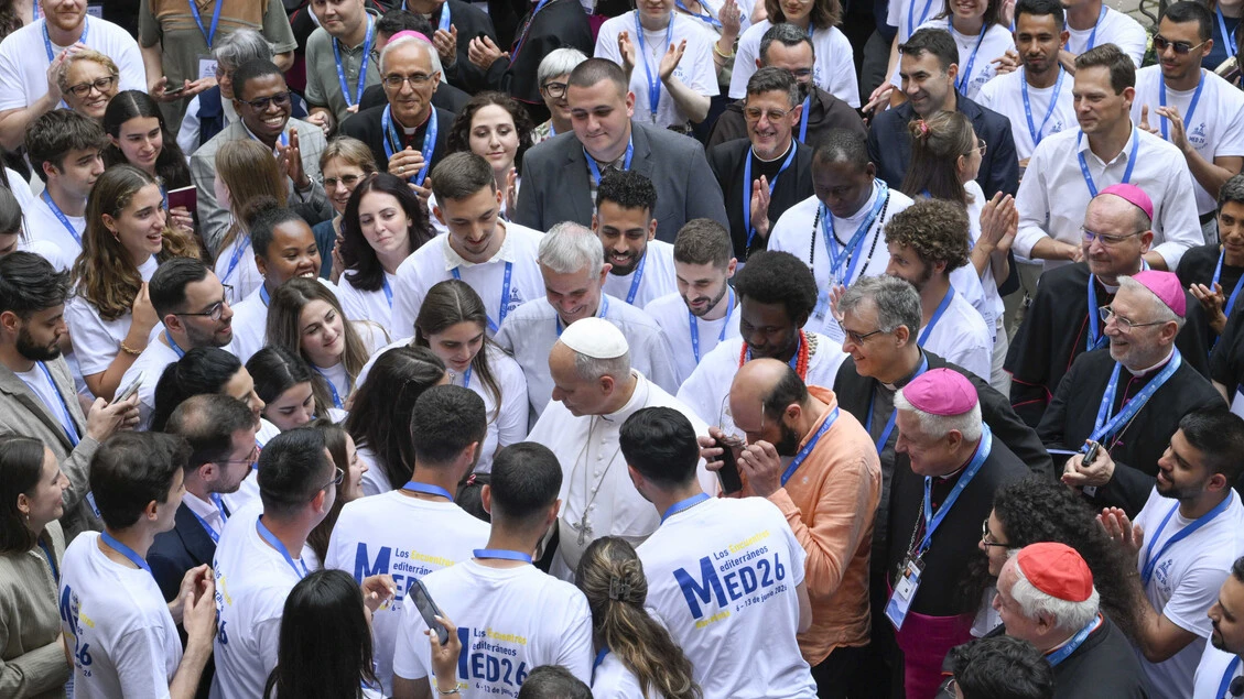 Il Papa è arrivato allo stadio olimpico Lluis Companys