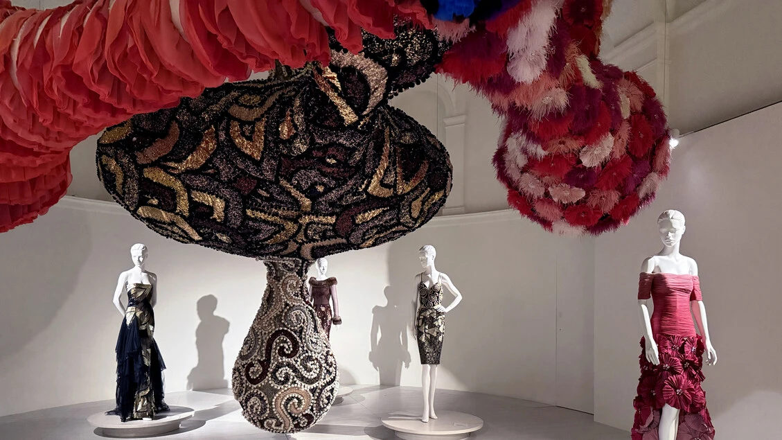 Valentino, a piazza Mignanelli aperta ieri l'ultima mostra 