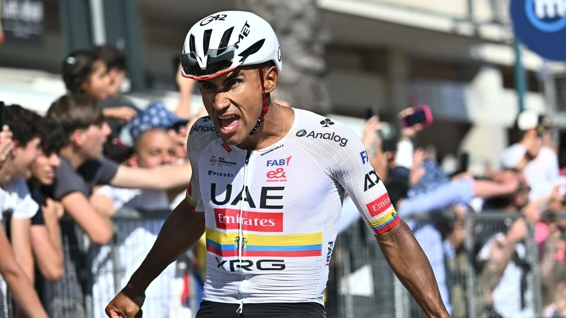 Giro: Narvaez cala il tris a Chiavari, Eulalio ancora maglia rosa