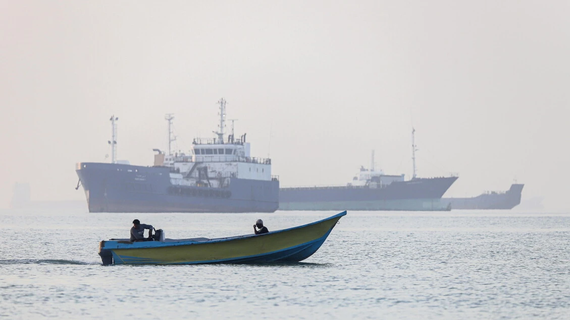 Iran, per passare Hormuz le navi devono chiedere permesso 48 prima