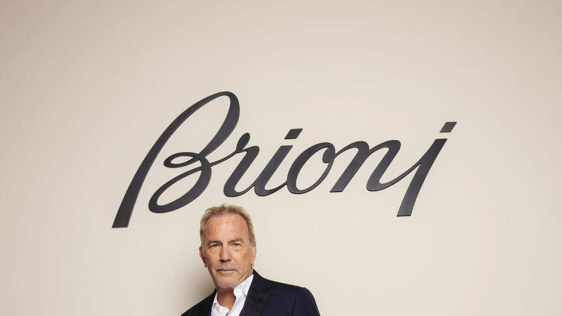 Kevin Costner star alla Milano Men's Fashion Week