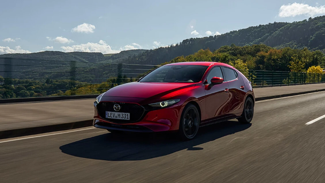 Mazda 3, con il MY27 amplia la dotazione e si fa più sicura
