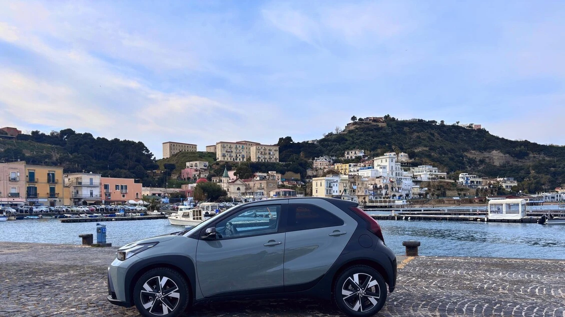 Nuova Toyota Aygo X hybrid: più più efficiente, potente e versatile