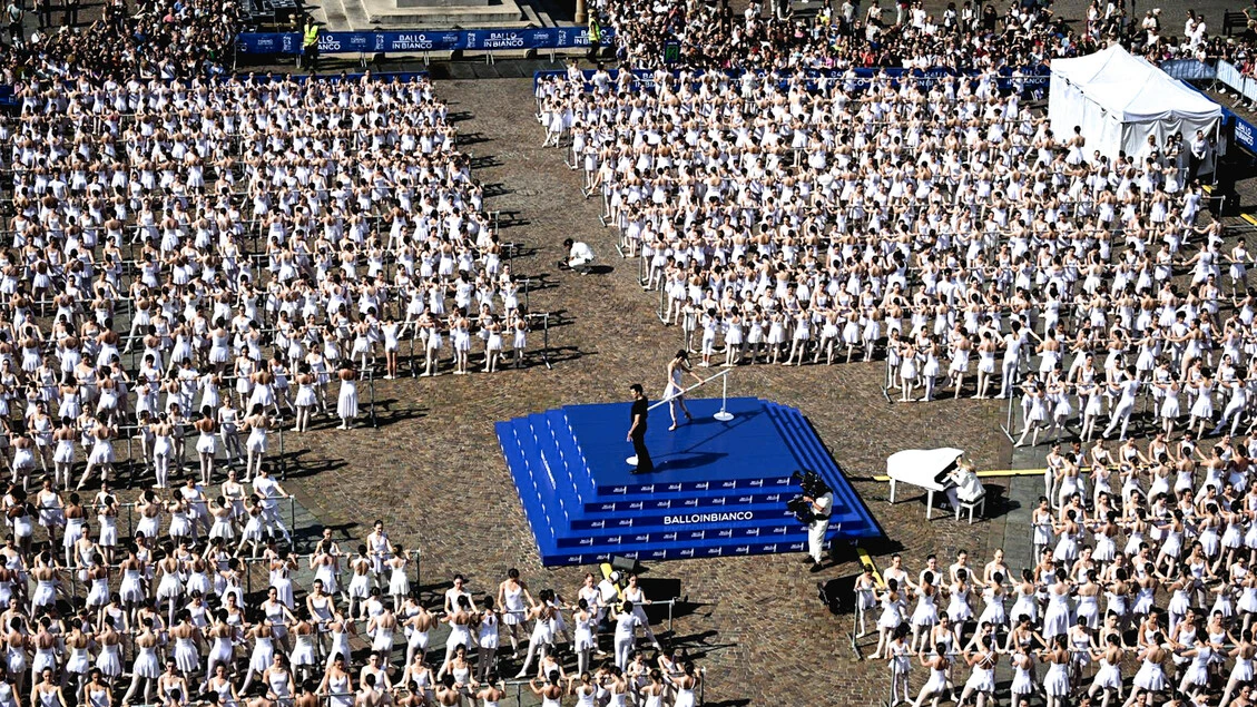Torino danza e si colora di bianco, la lezione di Roberto Bolle