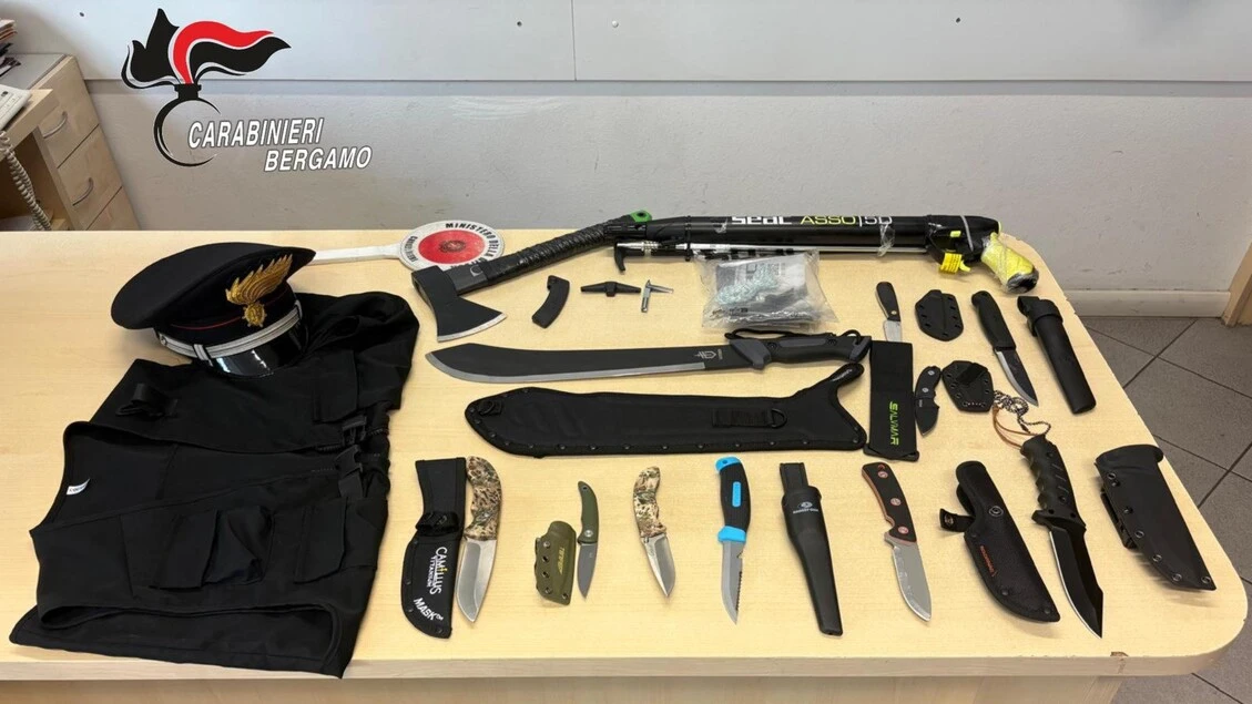 Spara e ferisce un passante, in casa trovati un fucile da sub e un machete