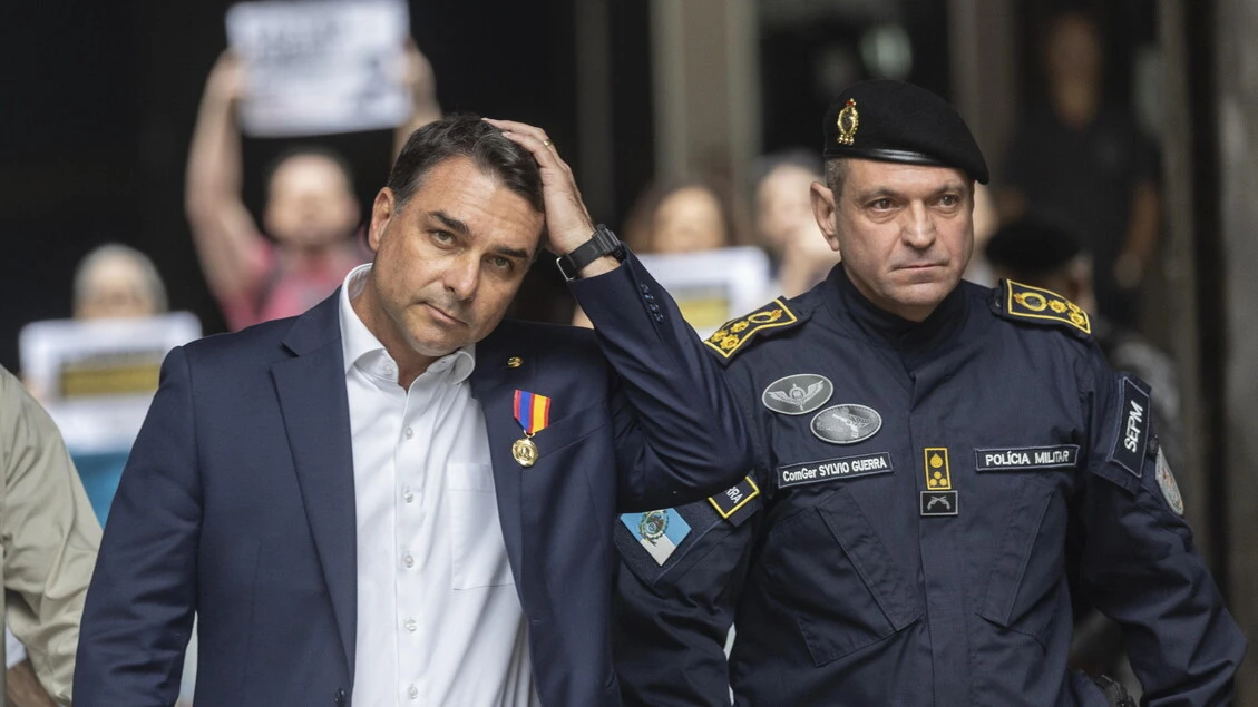 Brasile: Flávio Bolsonaro arriva negli Usa, nessuna conferma di incontro con Trump