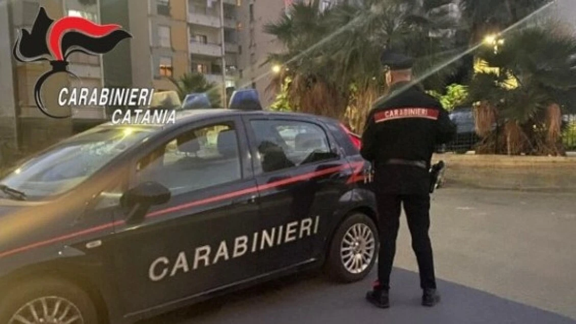 Donna accoltellata a Catania, catturato il marito
