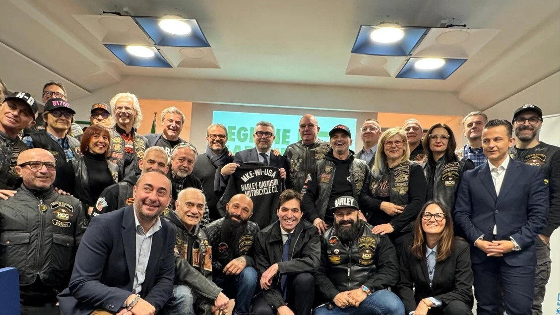 Tra il rombo dei motori e il mare, raduno di Harley Davidson a Senigallia