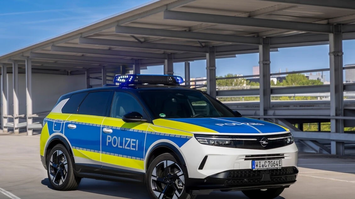 Opel, la Grandland indossa la divisa della polizia