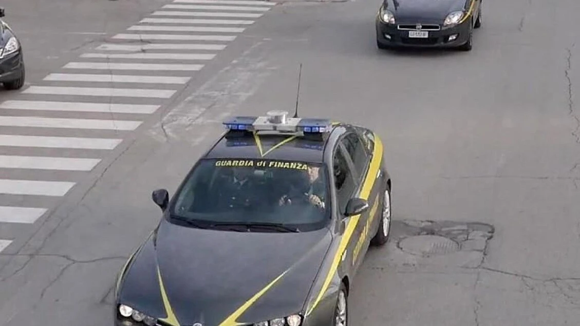 Frodi nell'importazione di auto di lusso, 7 misure cautelari e sequestri