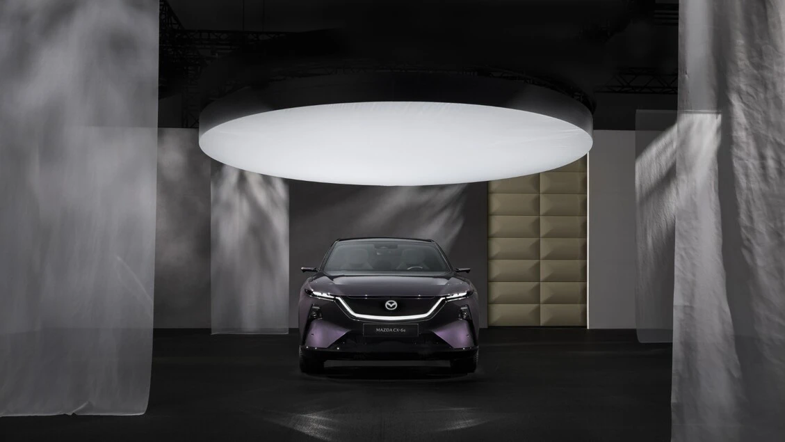 Mazda CX-6e, tour nelle concessionarie italiane per il nuovo SUV elettrico