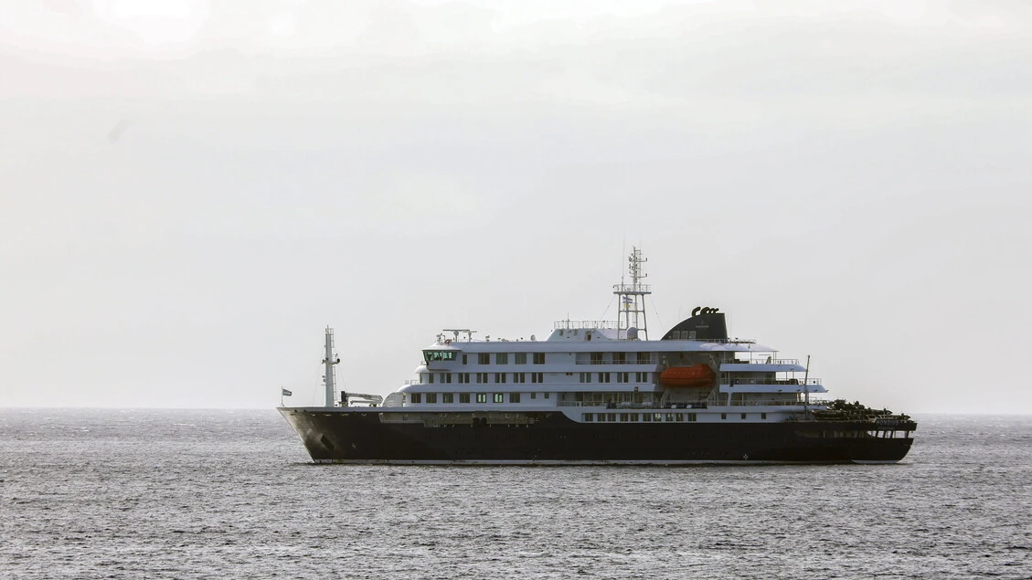 Allarme hantavirus, la nave Hondius vicina alle coste di Tenerife