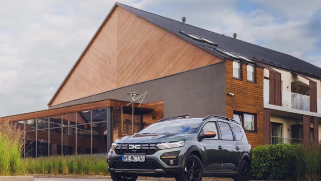 Dacia Jogger punta sull'autonomia di oltre 1000 km con un pieno