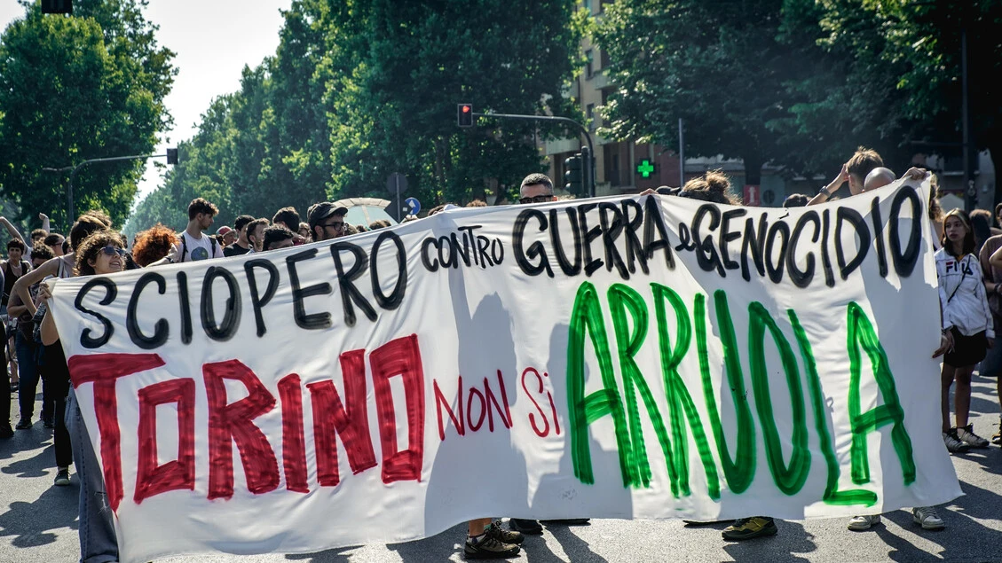 Torino per Gaza, il presidio diventa un corteo