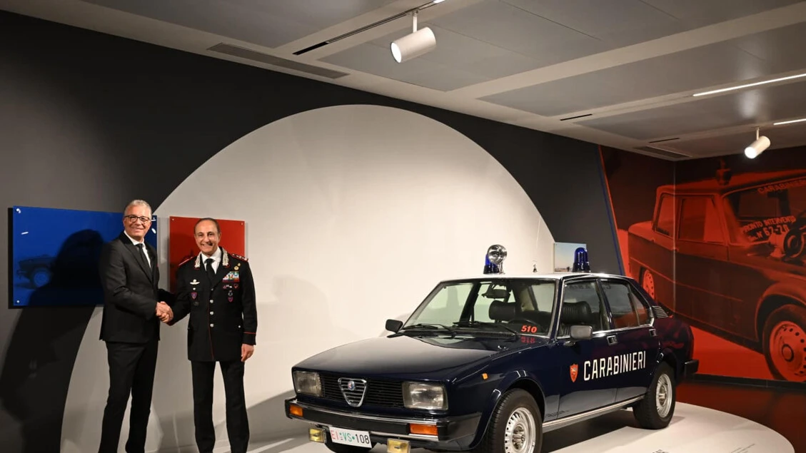 Alfa Romeo e Carabinieri, logo e libro per i 75 anni di collaborazione