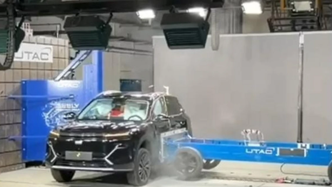 Geely Auto conferma l'impegno nella sicurezza con nuovi crash test a Parigi
