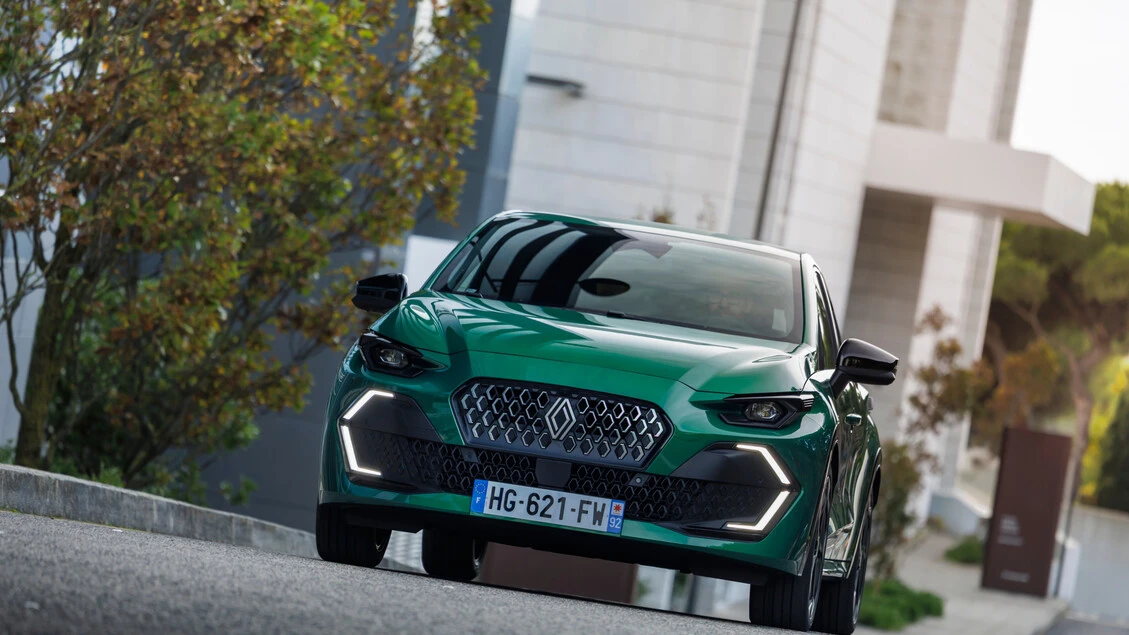 Renault Clio amplia l'offerta, gamma sempre più versatile per privati e professionisti