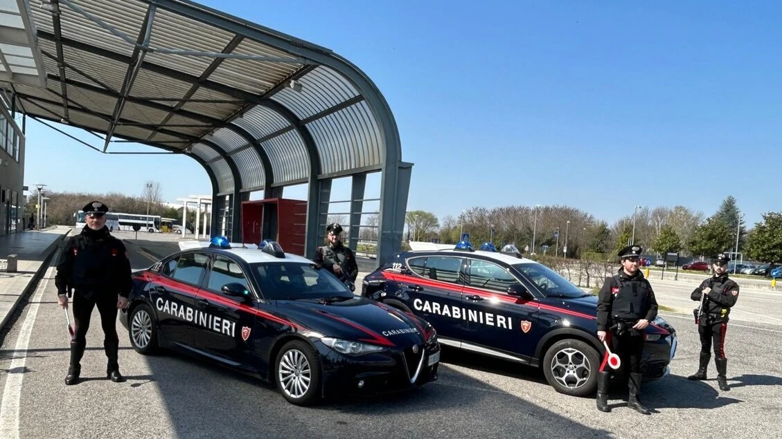 Ruba bancomat a paziente e preleva 8mila euro, denunciata Oss
