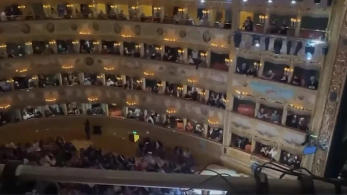 Venezia, il pubblico della Fenice contro Colabianchi: 