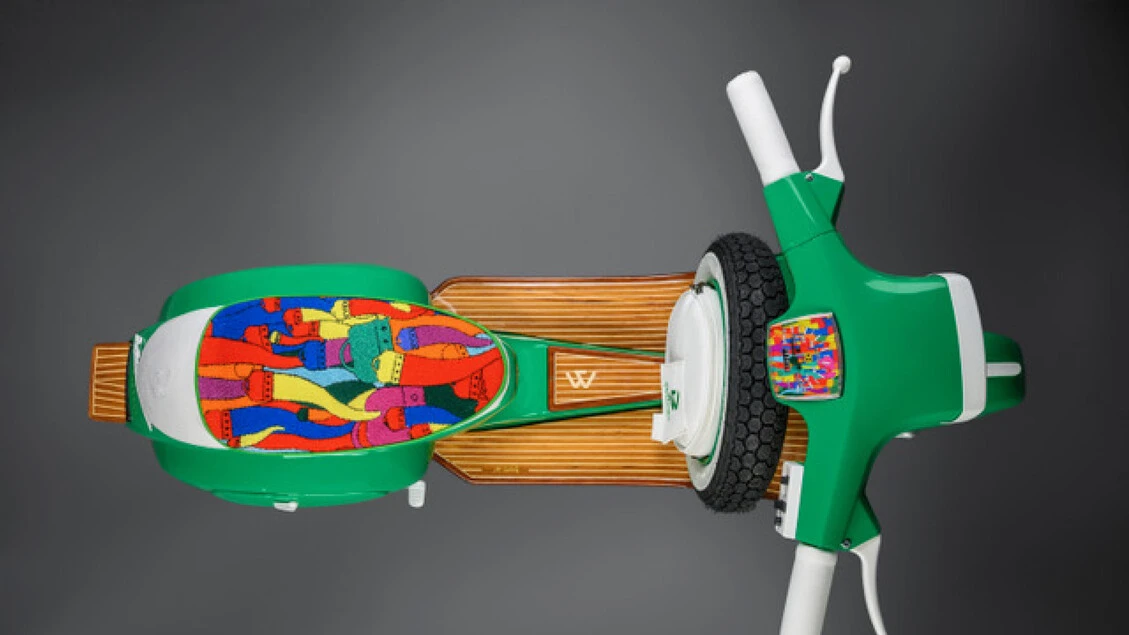 Vespa si trasforma in opera d'arte con il progetto 'Icona in Luce'