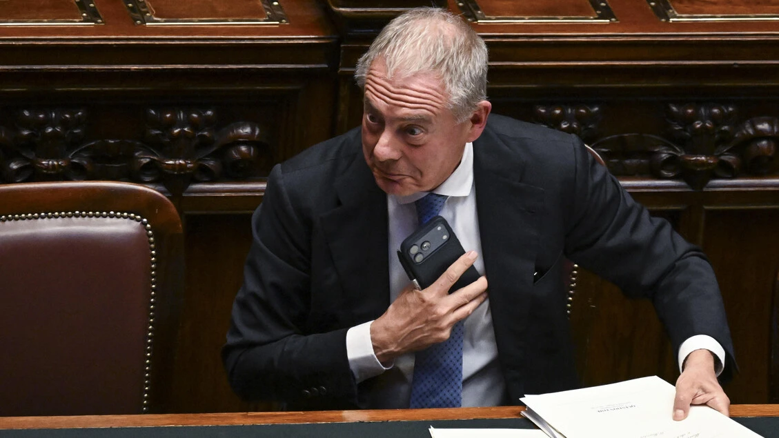 Urso: 'Nelle prossime ore il via libera del Mef al decreto incentivi auto'