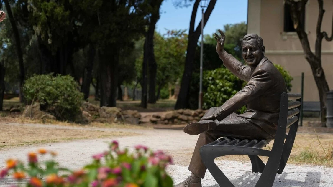 A Roma una statua dedicata ad Alberto Sordi per i suoi 106 anni
