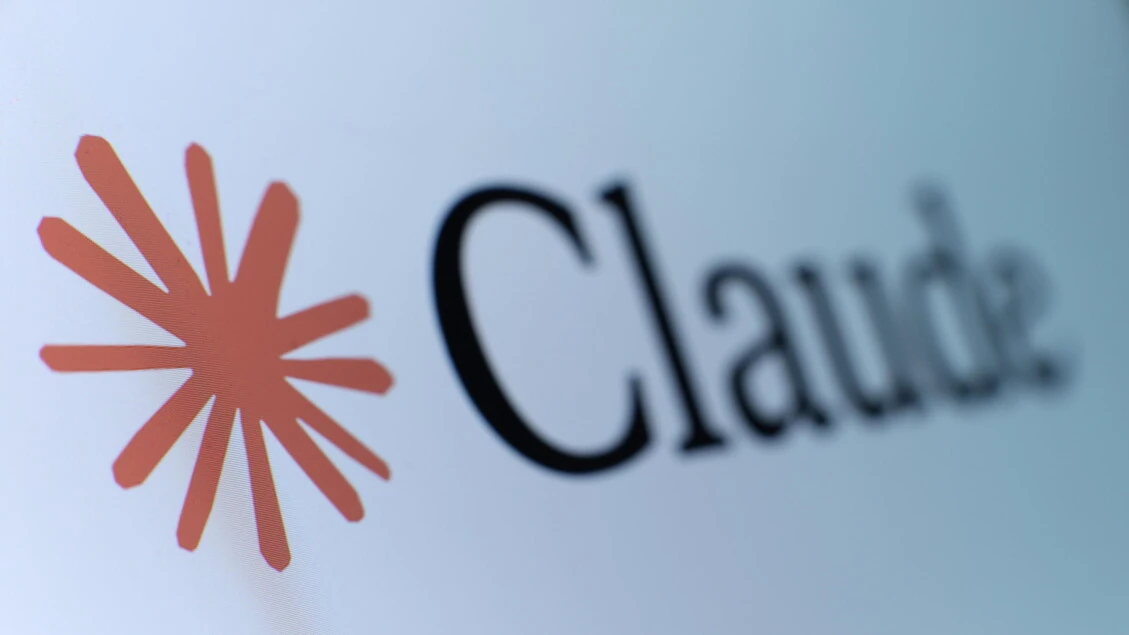 Corsa all'IA e la mossa di Anthropic, debutta Claude Fable 5