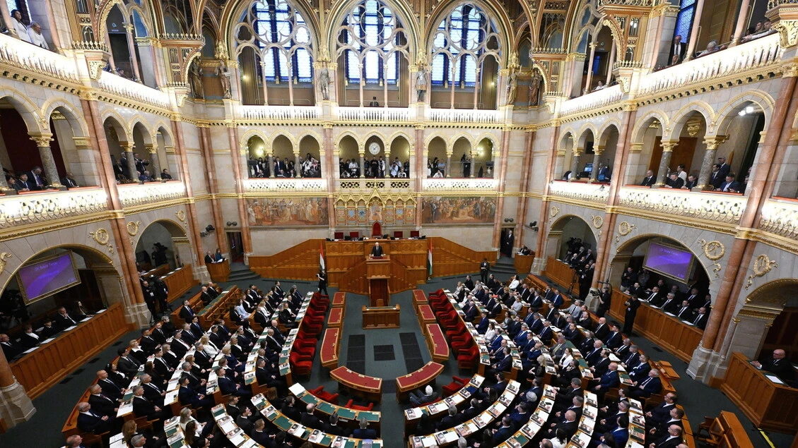 Parlamento ungherese vota lo stop all'uscita dalla Cpi voluta da Orban