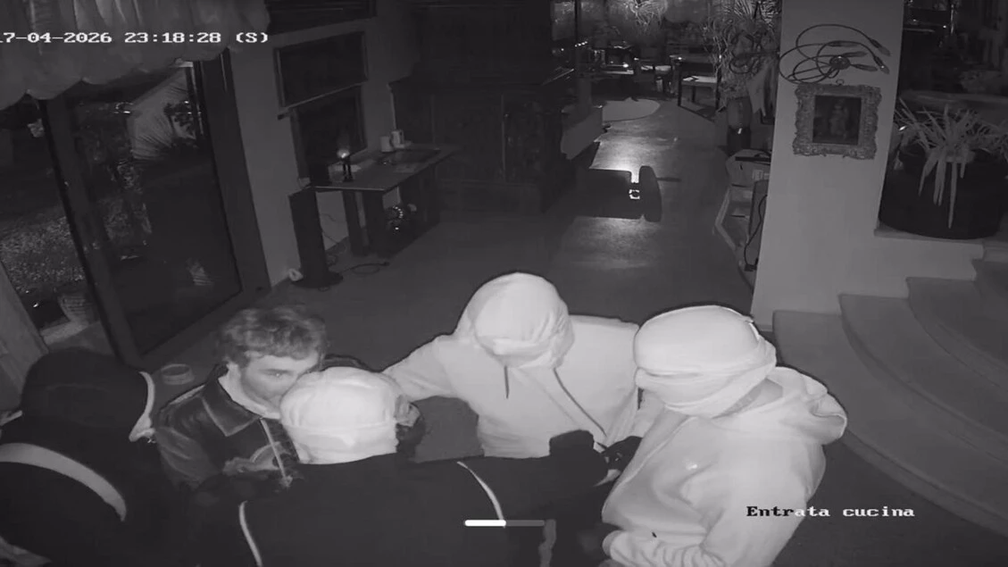 Vittima rapina in villa, 'riempito di pugni e pistola in faccia'
