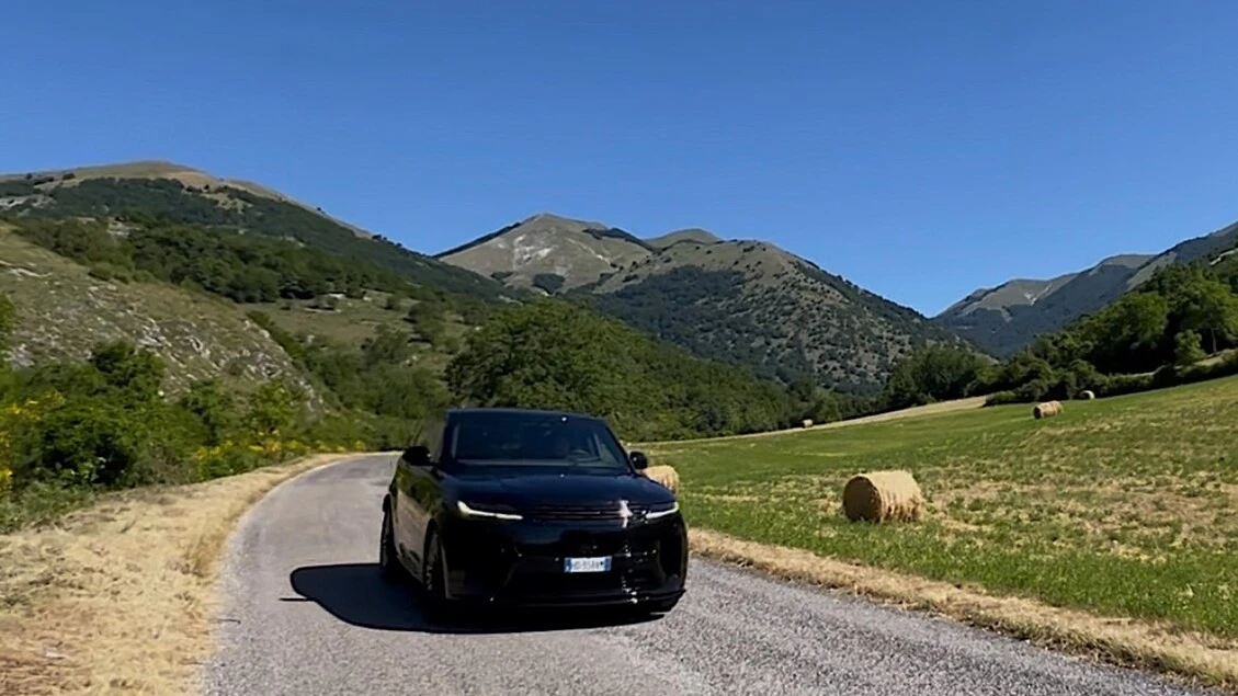Range Rover Sport SV Black Edition