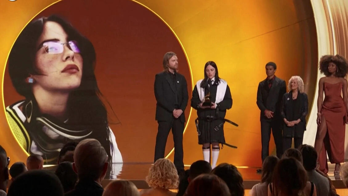 Grammy, Billie Eilish e Bad Bunny espliciti contro l'Ice. E piovono applausi