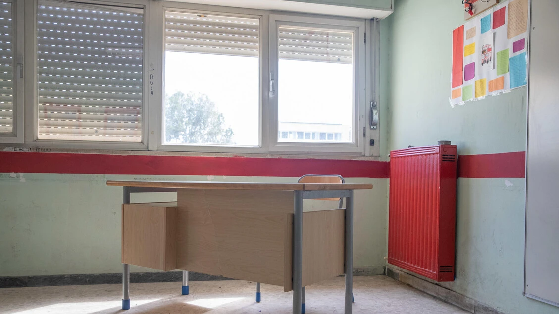 ++ Punta una pistola al professore in classe nel Modenese ++