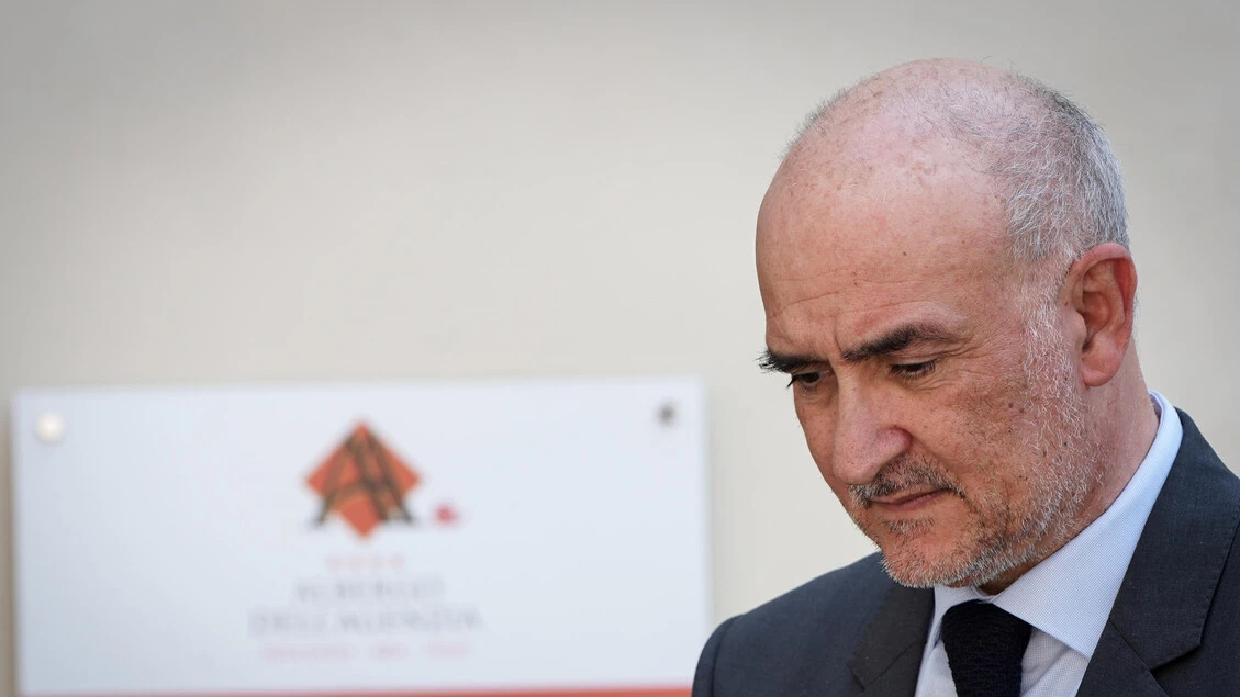 Commiato a Petrini, Rettore 'barra dritta, avanti tutta, oltre l'ostacolo'