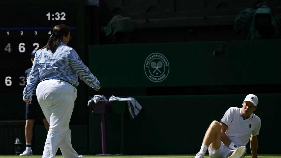 Wimbledon, in campo Sinner-Kecmanovic 4-6, 6-3, 3-4