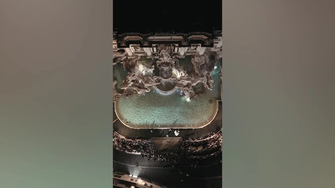 Achille Lauro e lo spettacolo magico alla Fontana di Trevi