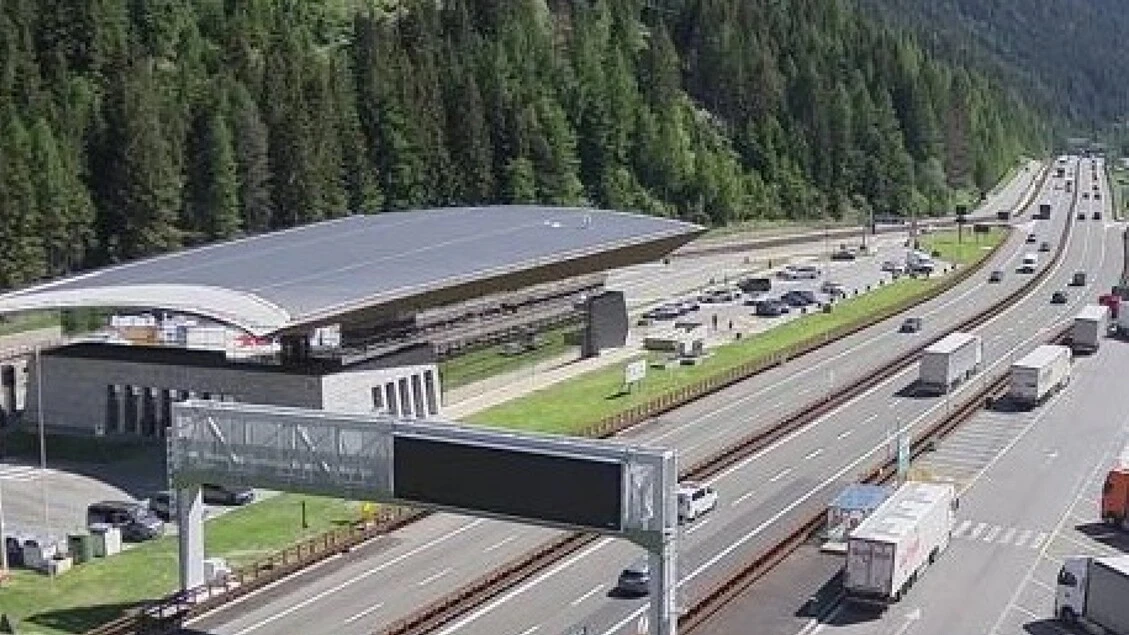 Autobrennero scorrevole, viaggiatori cauti prima del blocco