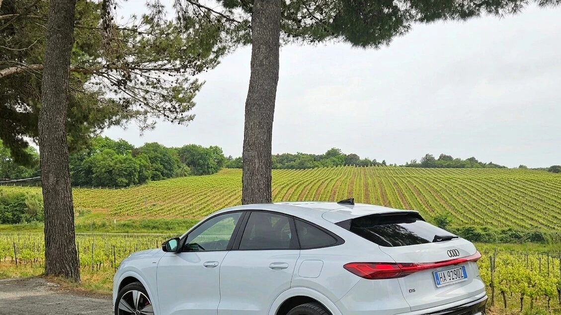 Audi Q5 Sportback e-hybrid, la sportività diventa sostenibile