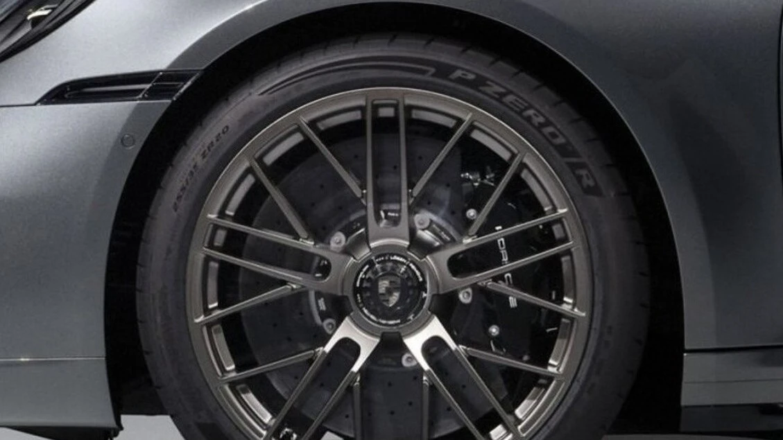 Pirelli presenta il P Zero R, pneumatico dedicato alla Porsche 911 Turbo S